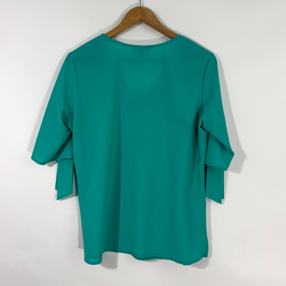 La Mode Women’s Size Medium Green V Neck Slit Sleeve Lightweight Casual Blouse - Picture 7 of 7